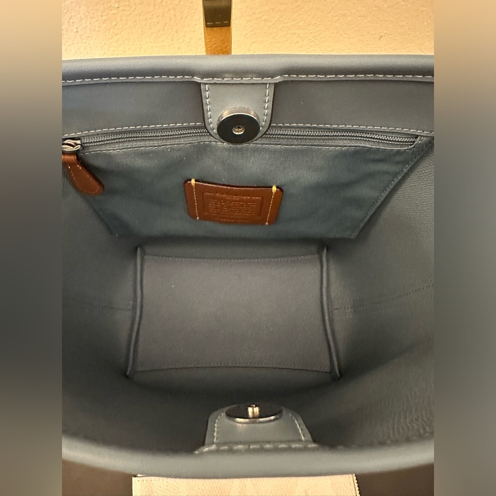 Coach City Bucket Bag With Coach Graphic with Matching Coach Wristlet - Picture 4 of 8